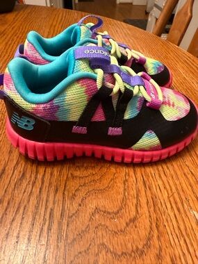 Toddler 8 wide New Balance Plagruv bungee tennis shoes, used